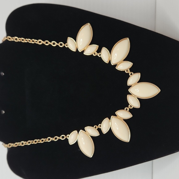 Charming Charlie ivory gold statement necklace costume - Picture 1 of 4